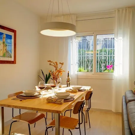 San Sebastian With Patio By Hello Homes *