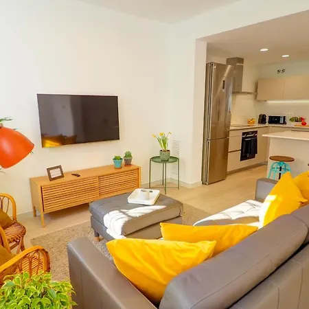 San Sebastian With Patio By Hello Homes Lägenhet *