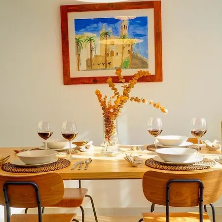 San Sebastian With Patio By Hello Homes Lägenhet
