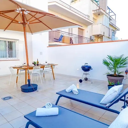 Lägenhet San Sebastian With Patio By Hello Homes