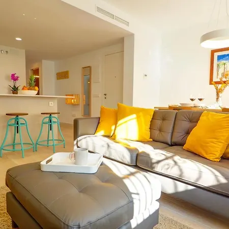 San Sebastian With Patio By Hello Homes