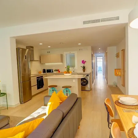 San Sebastian With Patio By Hello Homes Lägenhet *
