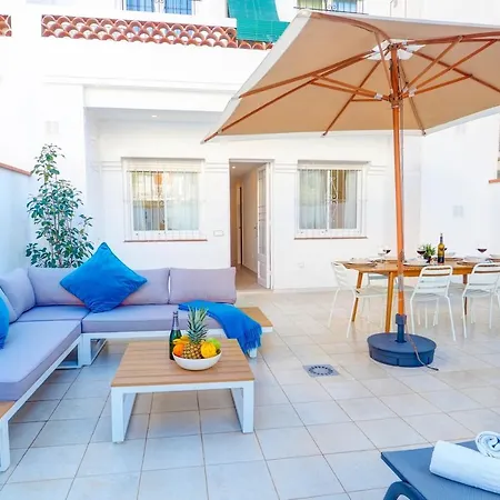 San Sebastian With Patio By Hello Homes Lägenhet