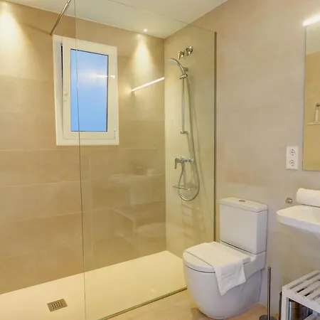 San Sebastian With Patio By Hello Homes Lägenhet *