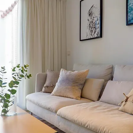 Lägenhet San Sebastian With Patio By Hello Homes *