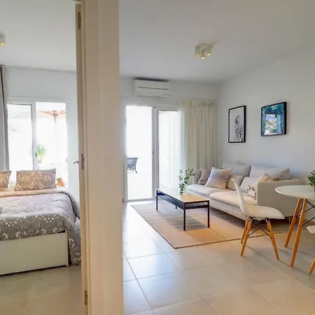 San Sebastian With Patio By Hello Homes Lägenhet
