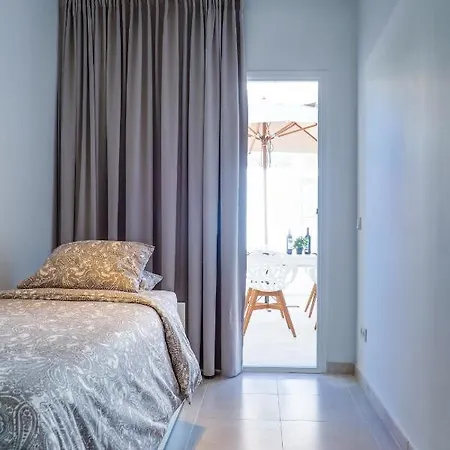 San Sebastian With Patio By Hello Homes Lägenhet *