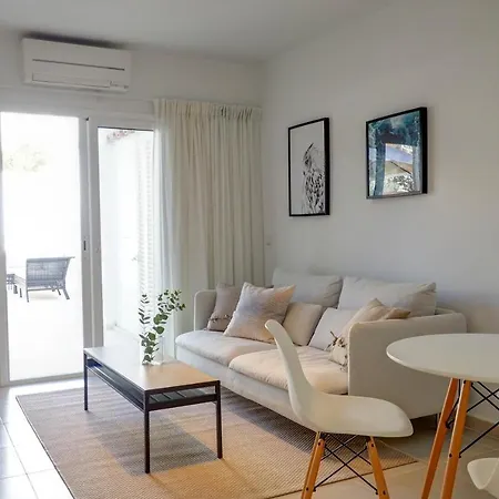 San Sebastian With Patio By Hello Homes Lägenhet Sitges