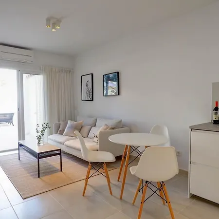 Lägenhet San Sebastian With Patio By Hello Homes