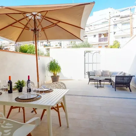San Sebastian With Patio By Hello Homes Lägenhet