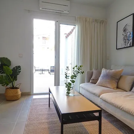 San Sebastian With Patio By Hello Homes Lägenhet Sitges