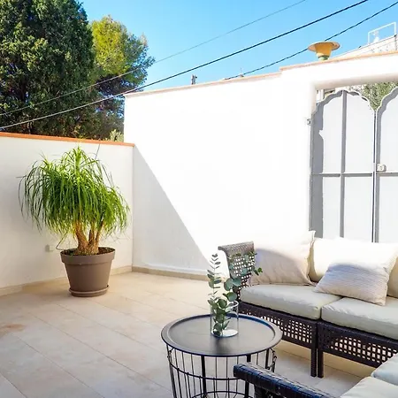San Sebastian With Patio By Hello Homes *