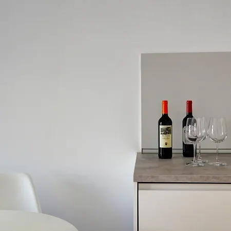 San Sebastian With Patio By Hello Homes